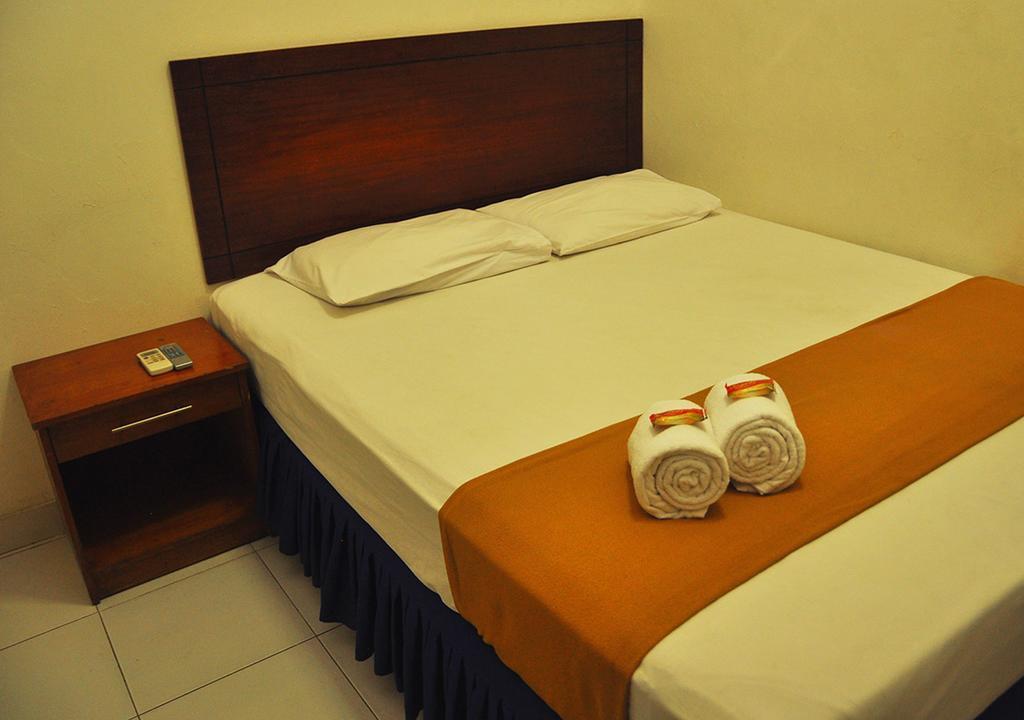 Hotel New Idola Jakarta Room photo