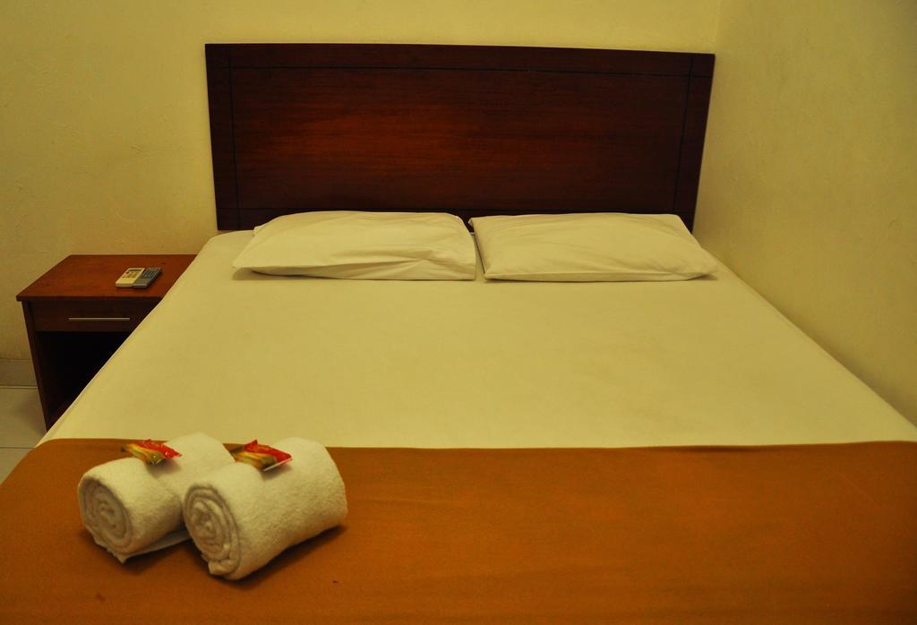 Hotel New Idola Jakarta Room photo